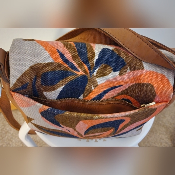 FOSSIL Handbag, Floral, Fabric, and Leather - Picture 8 of 15